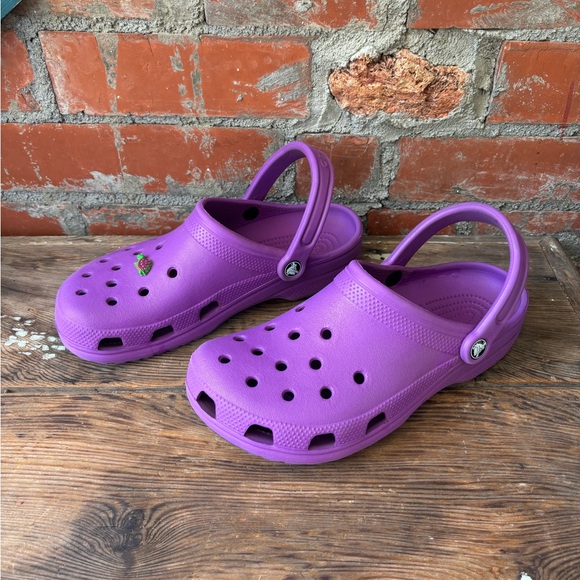 Crocs Classic Lavender Waterproof Clogs Men's Size 8 - Women's Size 10 - Picture 1 of 7